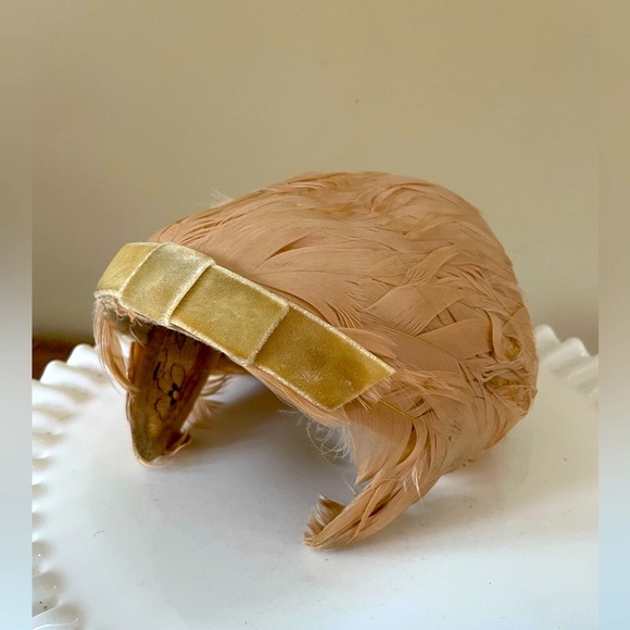 SOLD Vintage Retro Pink Feathered Statement Hat❤️ - Picture 5 of 7